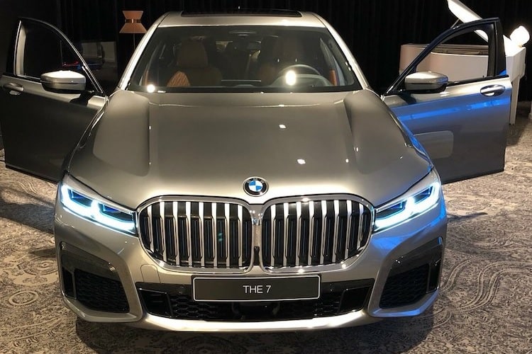 Opgefriste BMW 7 Reeks duikt op