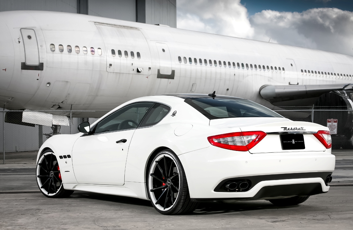 Hagelwitte Maserati GranTurismo van Exclusive Motoring met setje velgen van Vossen