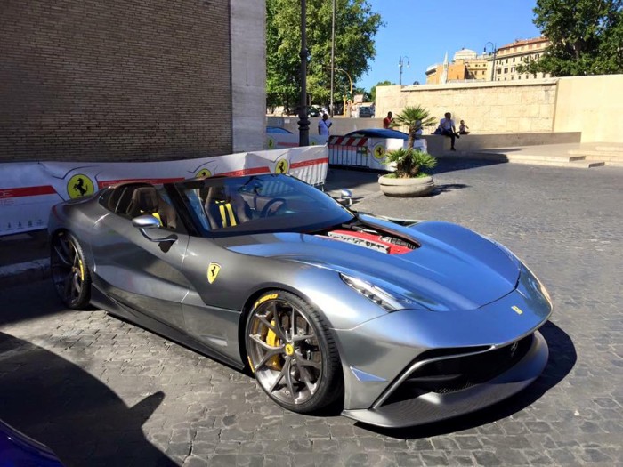 Nieuwe Ferrari F12 TRS gespot in Rome