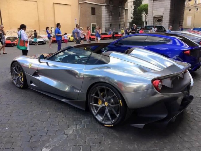 Nieuwe Ferrari F12 TRS gespot in Rome