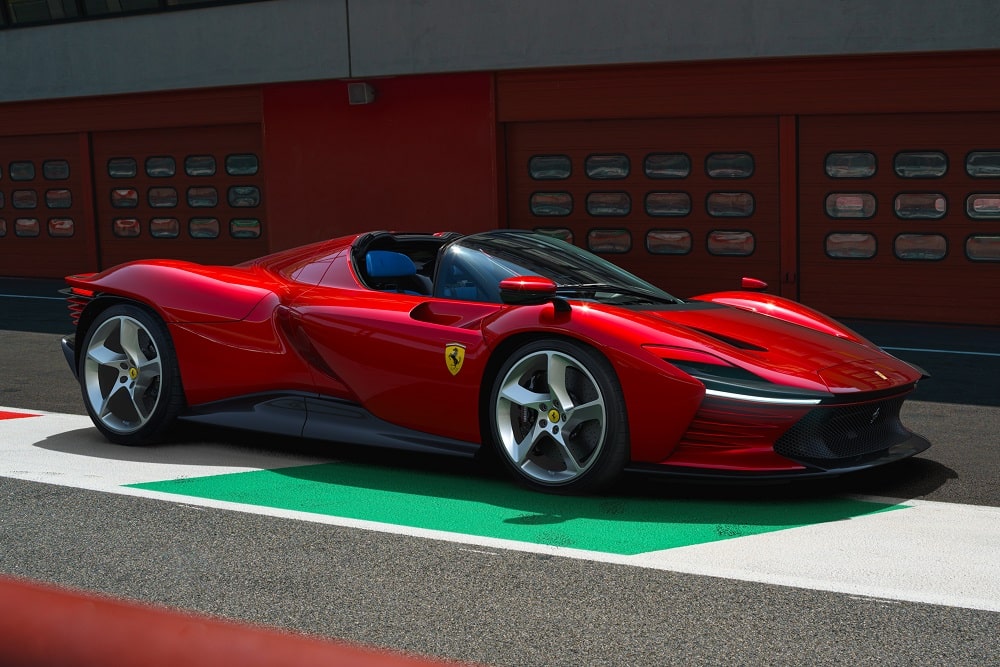 Weight Ferrari Daytona SP3 V12 840 hp automatic RWD