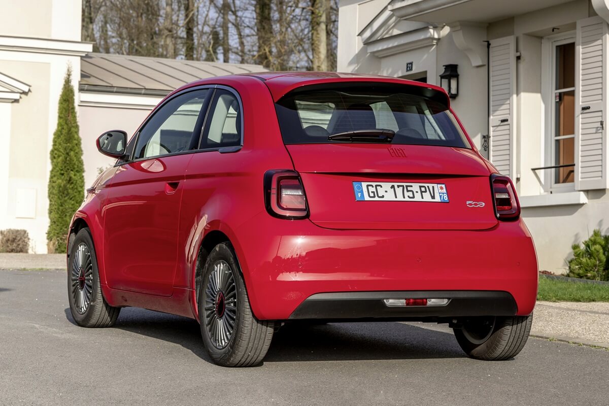 Fiat 500e 2025 exterieur achterzijde