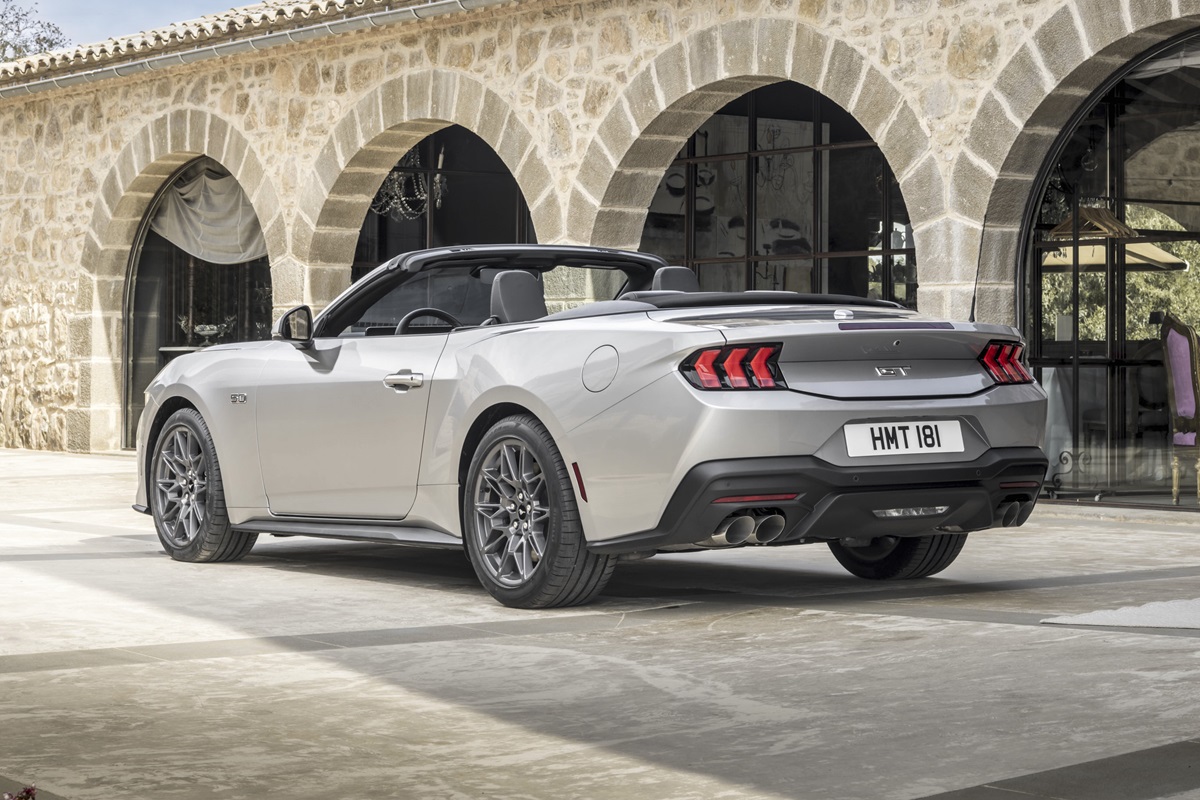 Consommation Ford Mustang Cabrio 2024