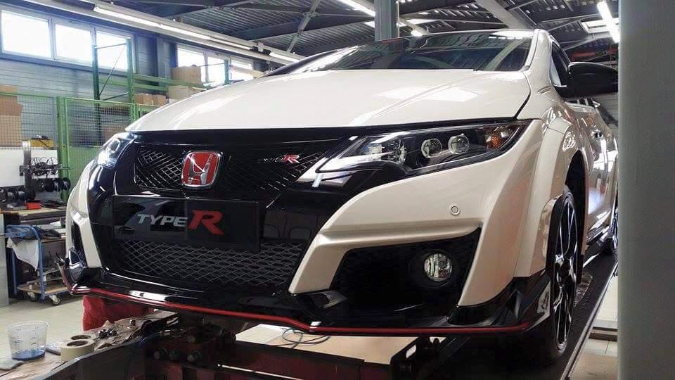 Honda Civic Type R ongecamoufleerd gespot