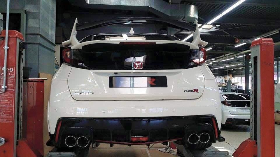 Honda Civic Type R ongecamoufleerd gespot