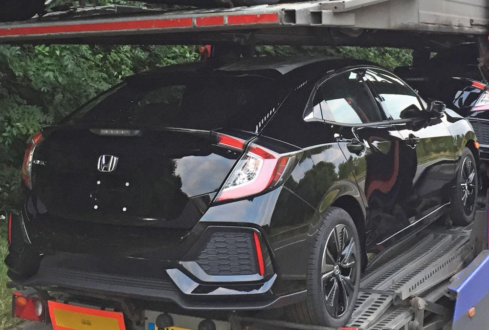 Honda Civic 2016 Hatchback gelekt