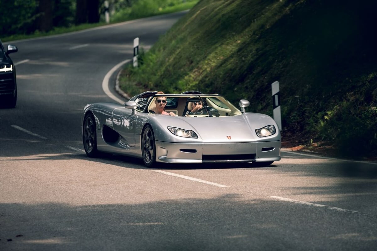 Koenigsegg CC8S 4.7L V8 664 pk handgeschakeld RWD (2002-2003)