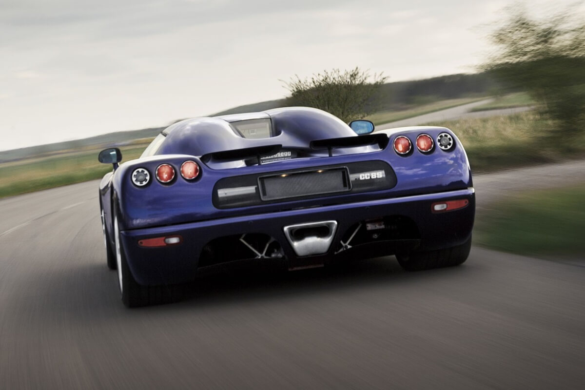 Koenigsegg CC8S 4.7L V8 664 pk handgeschakeld RWD (2002-2003)