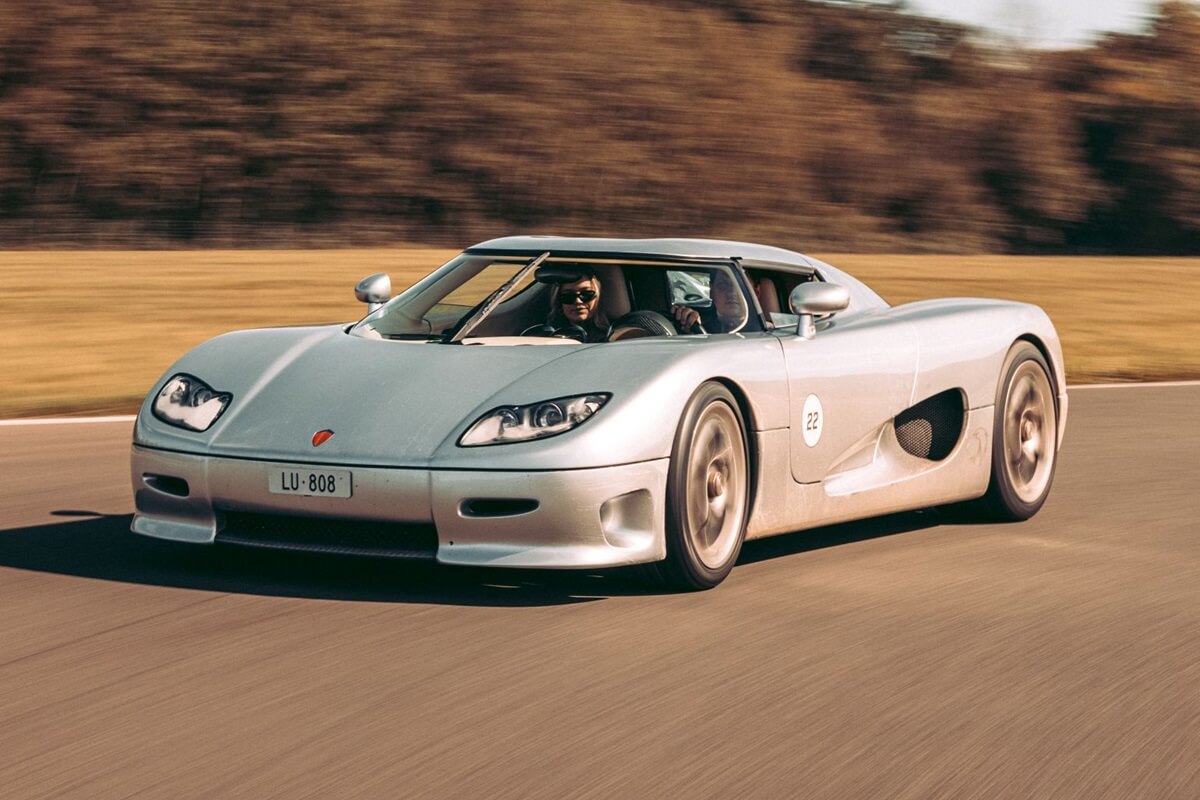 Koenigsegg CC8S 4.7L V8 664 CV manuale  (2002-2003)