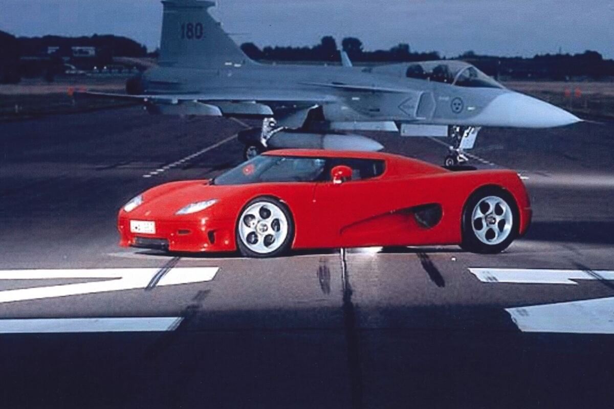 Koenigsegg CC8S 4.7L V8 664 ch BVM  (2002-2003)