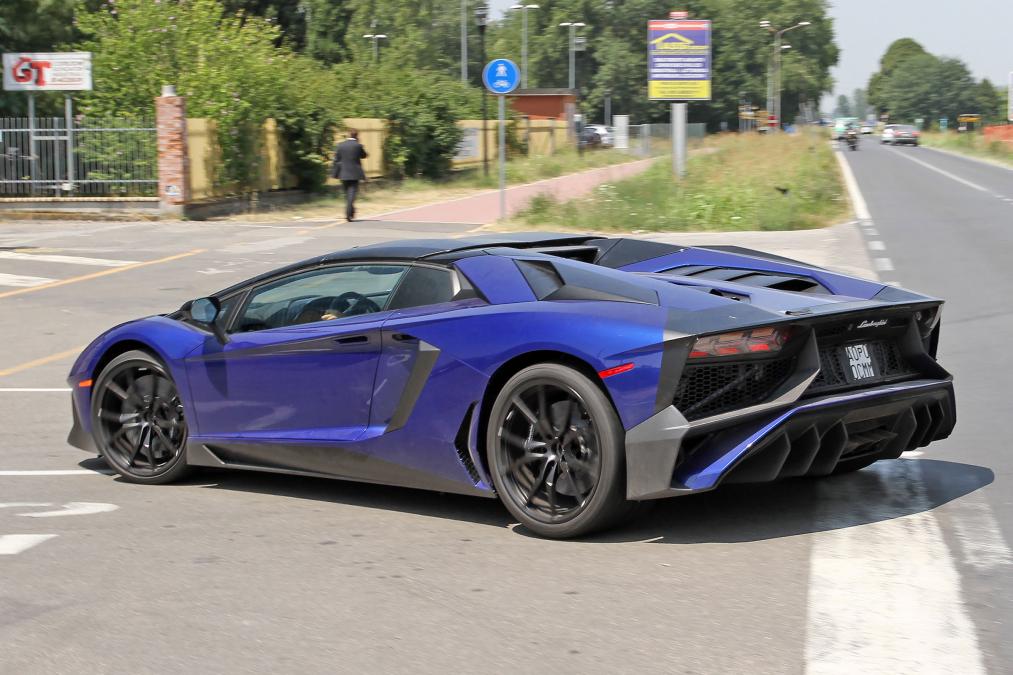 Lamborghini Aventador SV Roadster voor het eerst zonder camouflage gespot