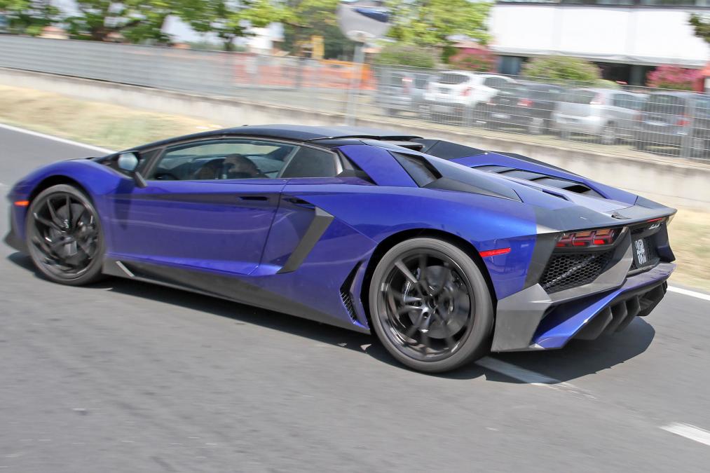 Lamborghini Aventador SV Roadster