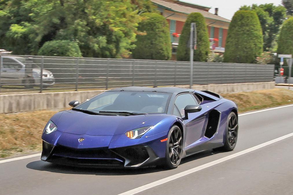 Lamborghini Aventador SV Roadster voor het eerst zonder camouflage gespot