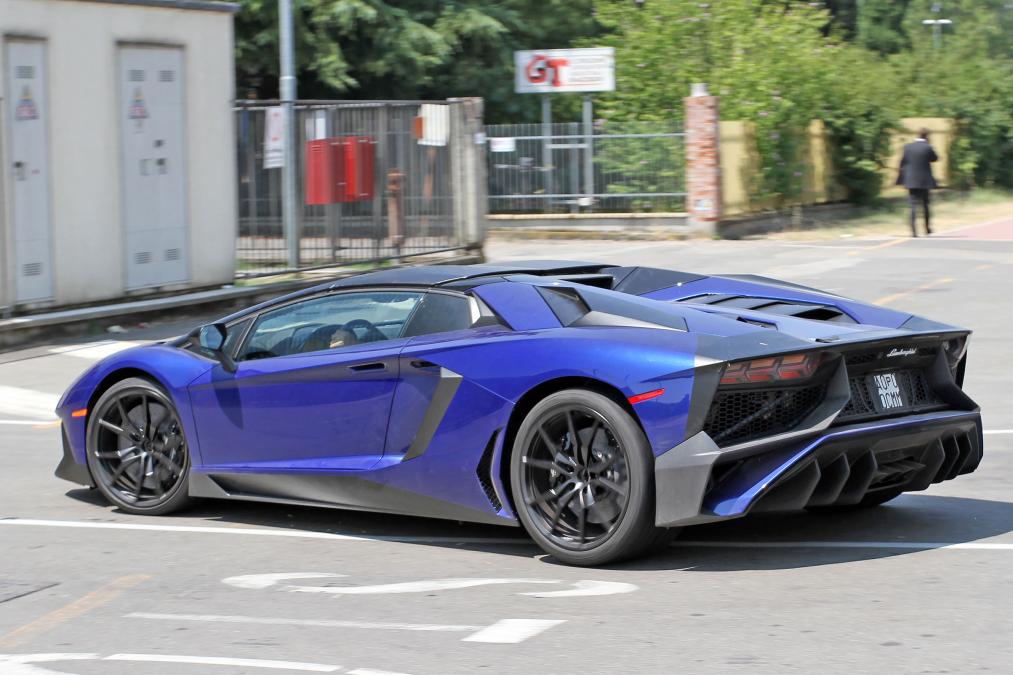 Lamborghini Aventador SV Roadster voor het eerst zonder camouflage gespot