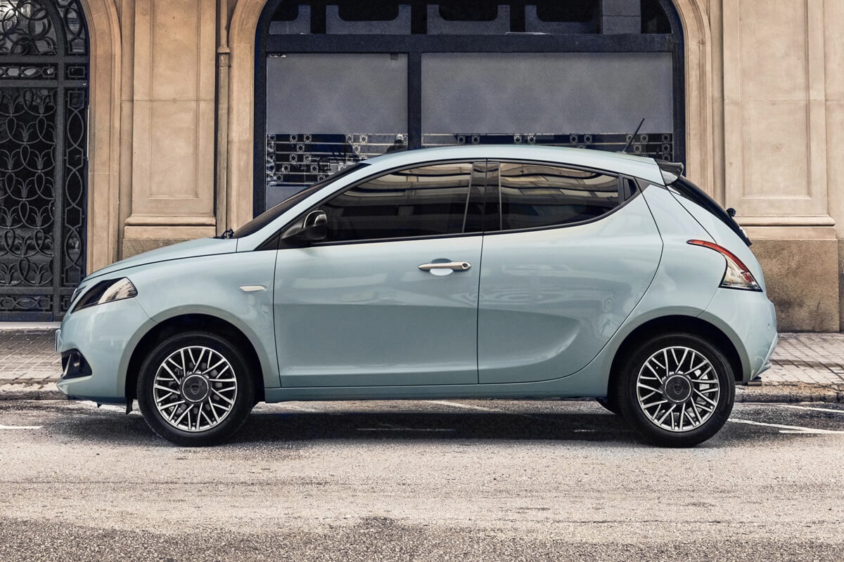 Lancia Ypsilon 1.0 Hybrid 70 PS manual  (2021-2024)