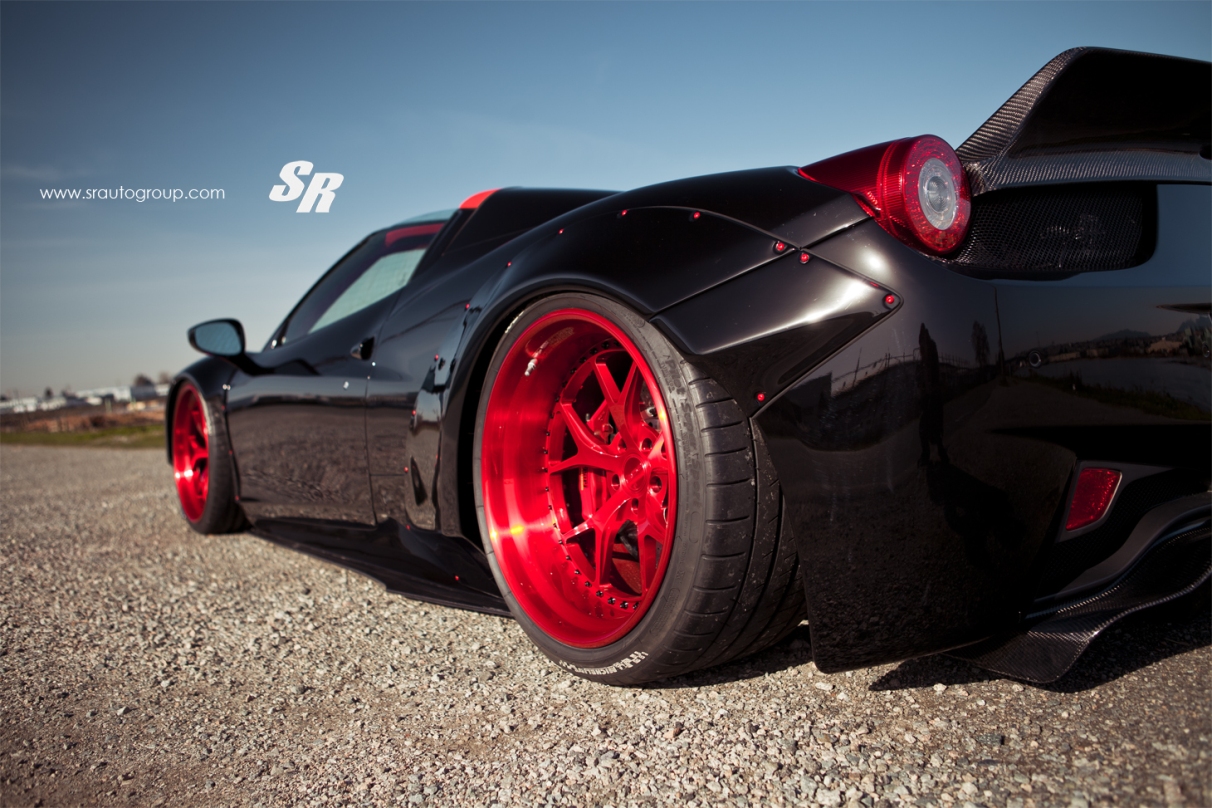 Liberty Walk gaat los op Ferrari 458 Spider