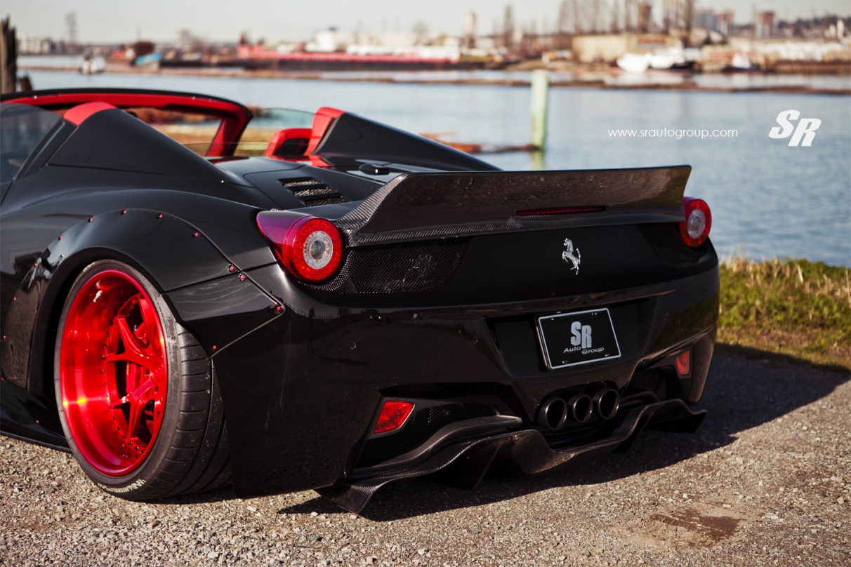 Liberty Walk gaat los op Ferrari 458 Spider