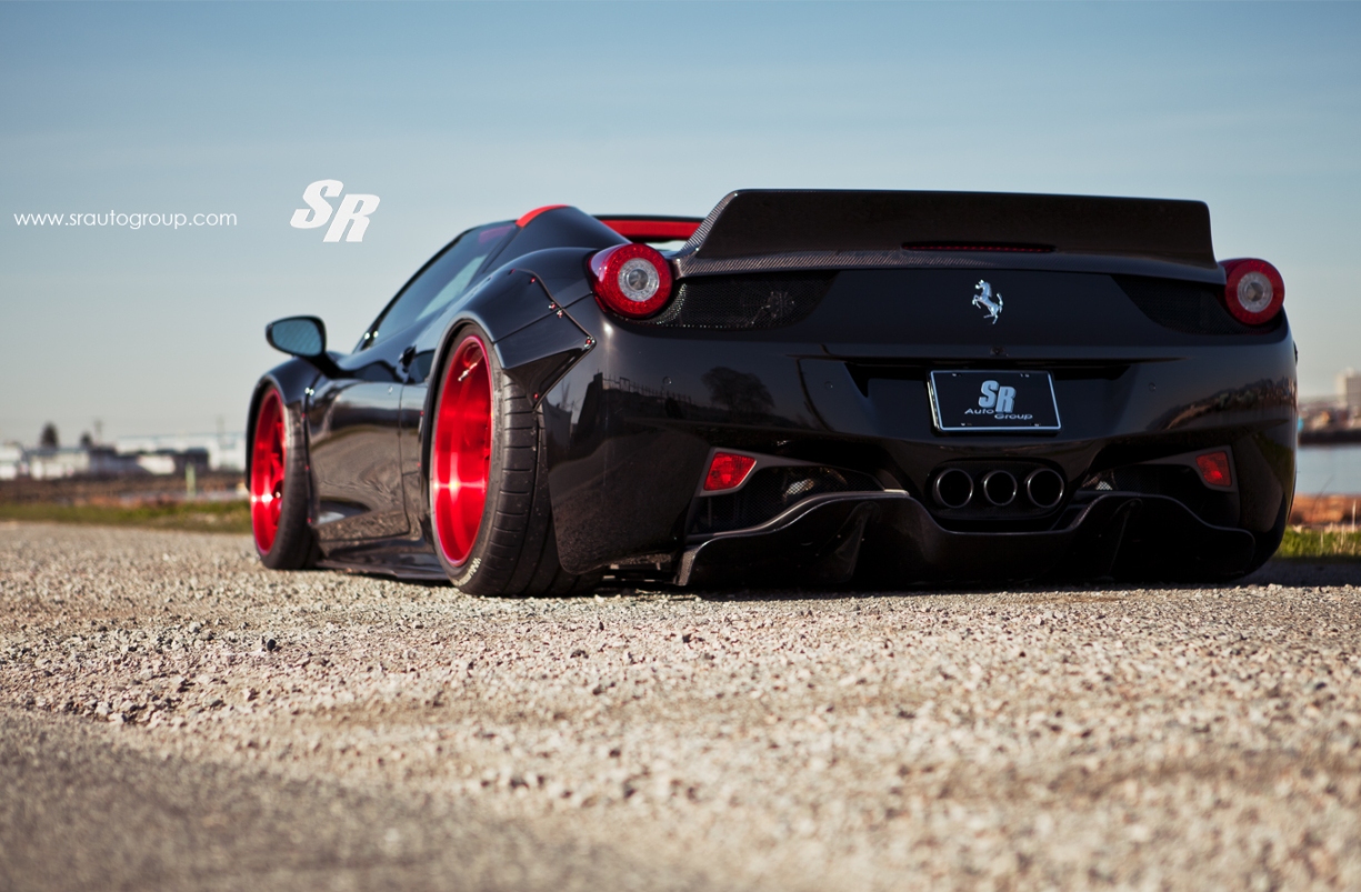 Liberty Walk gaat los op Ferrari 458 Spider