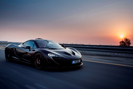 Laatste P1 rolt van de band bij McLaren