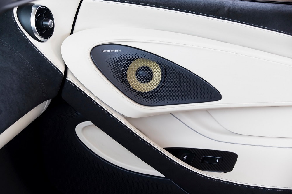 Bewonder de McLaren 570S Spider in 50 nieuwe foto's