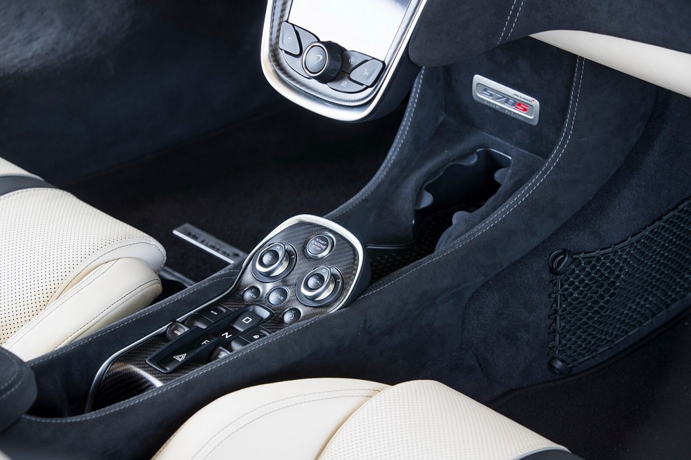 Bewonder de McLaren 570S Spider in 50 nieuwe foto's