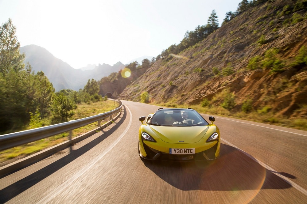 Bewonder de McLaren 570S Spider in 50 nieuwe foto's