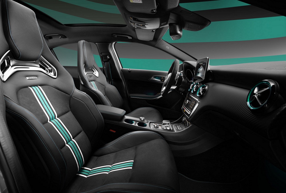 Succes in Formule 1 leidt tot Mercedes-AMG A 45 World Champion Edition