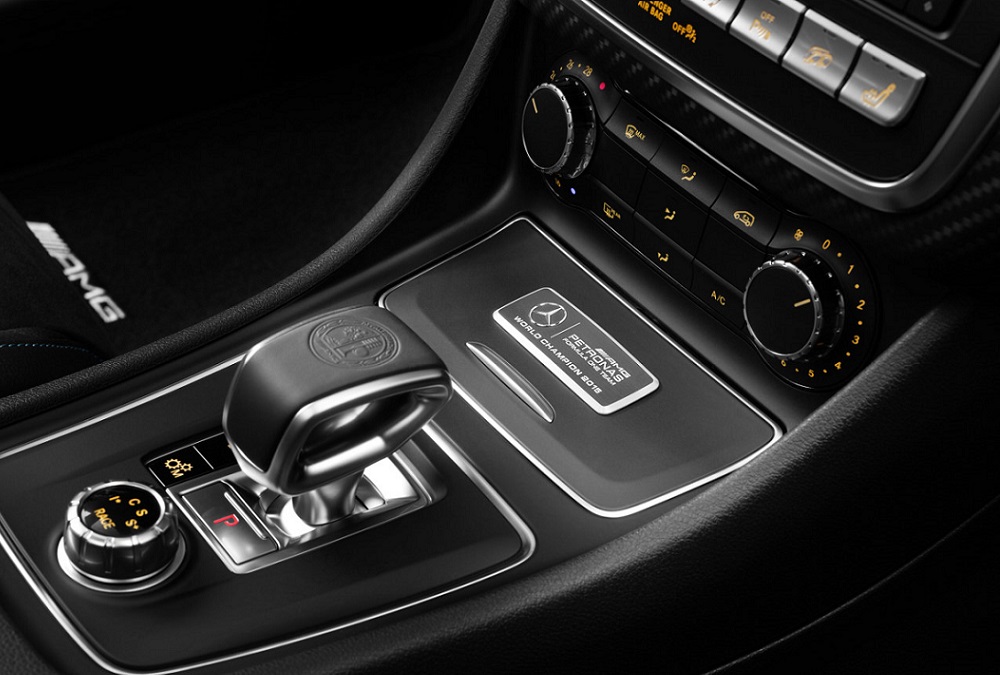 Succes in Formule 1 leidt tot Mercedes-AMG A 45 World Champion Edition