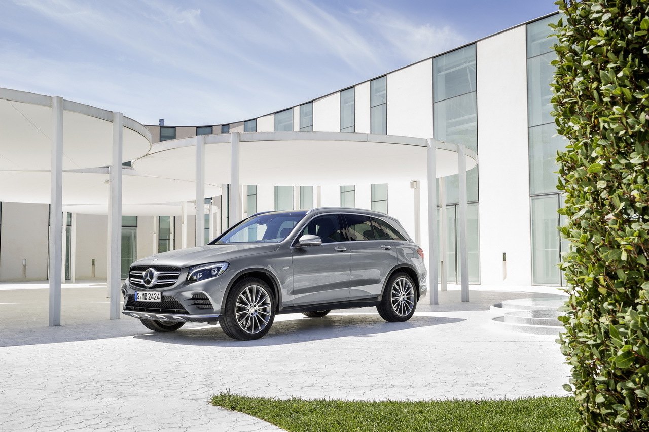 Mercedes haalt doek van nieuwe GLC