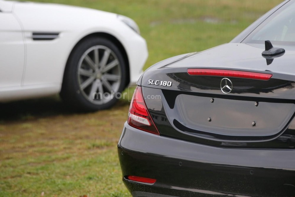 Mercedes SLC duikt ongecamoufleerd op