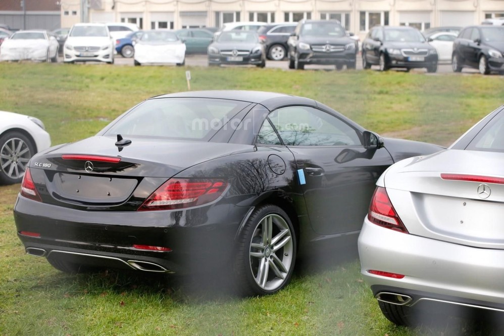 Mercedes SLC duikt ongecamoufleerd op