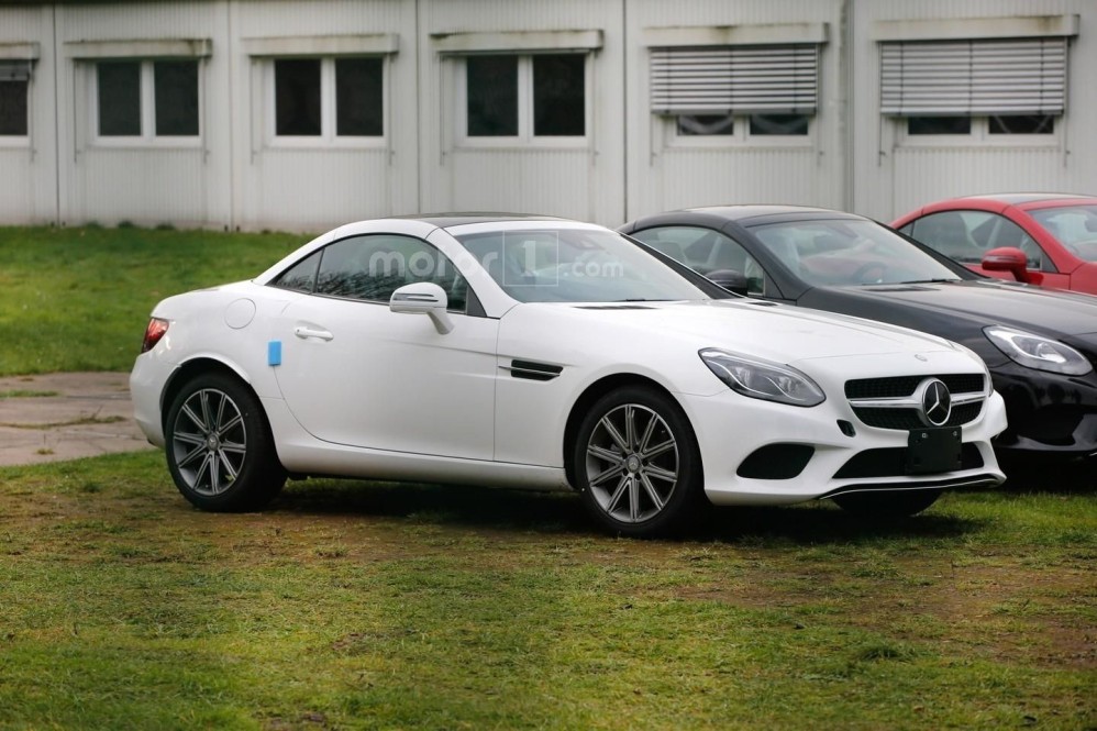 Mercedes SLC duikt ongecamoufleerd op