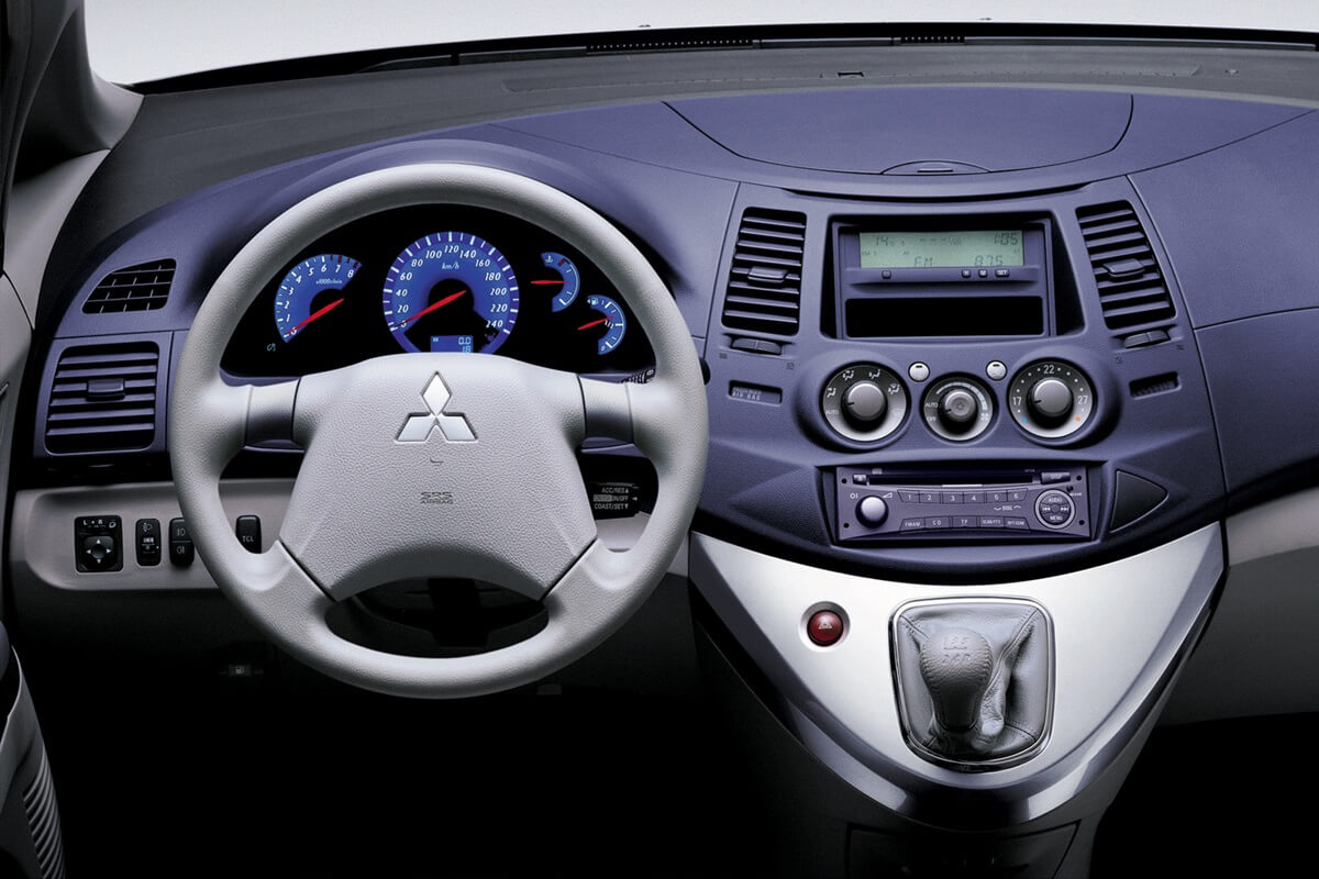 Mitsubishi Grandis 2003 - 2011 Interieur tableau de bord