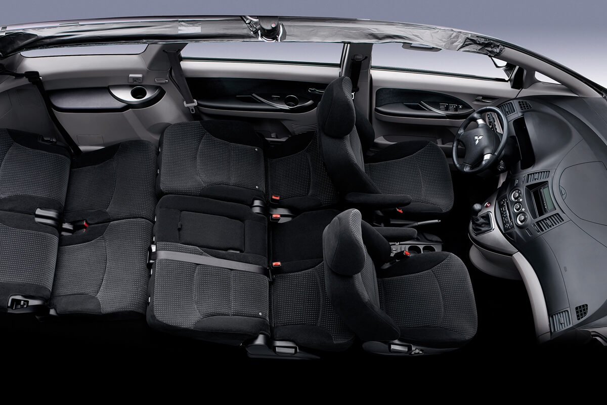 Mitsubishi Grandis 2003 - 2011 Interieur