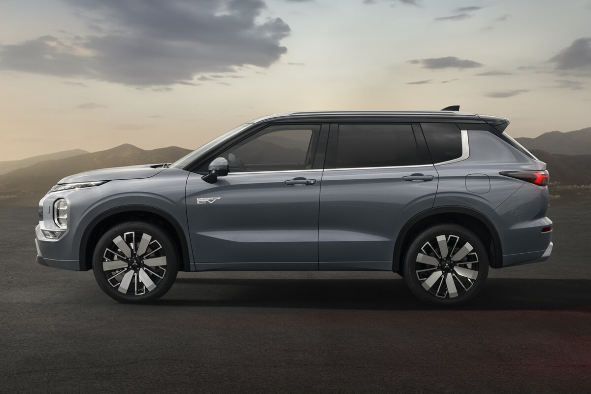 Mitsubishi Outlander 2025 extérieur côté