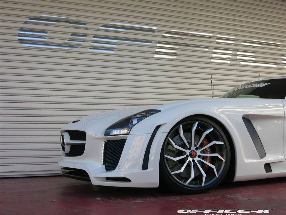 Mercedes SLS AMG Roadster door Office-K en FAB Design is blubberdik
