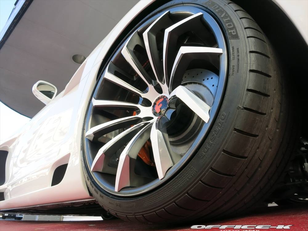 Mercedes SLS AMG Roadster door Office-K en FAB Design is blubberdik