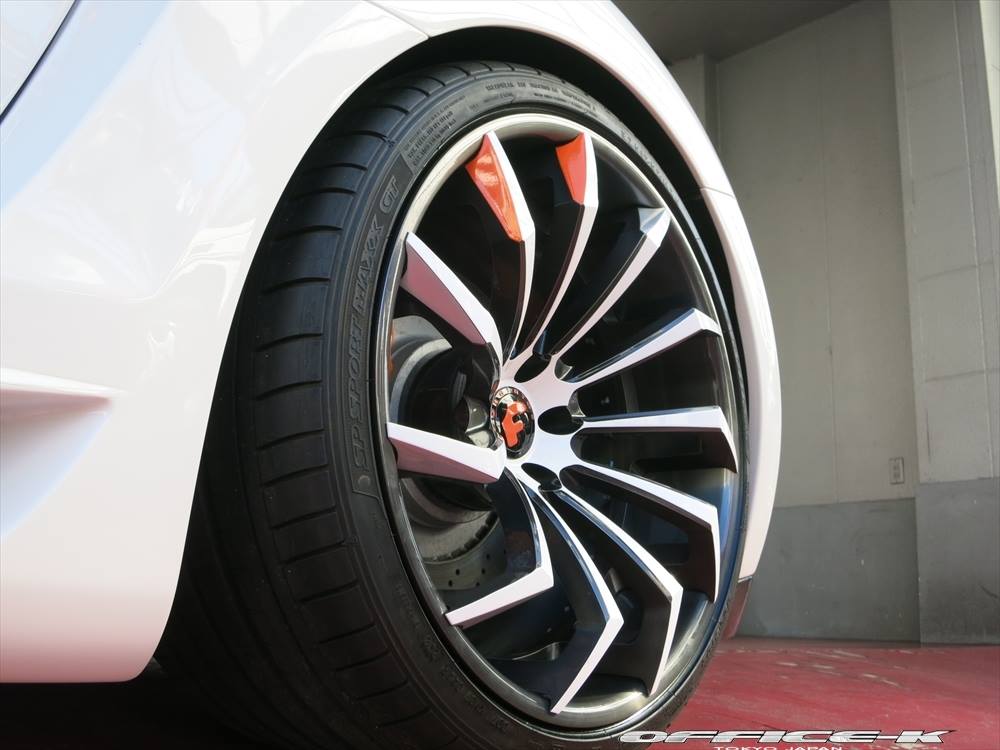 Mercedes SLS AMG Roadster door Office-K en FAB Design is blubberdik