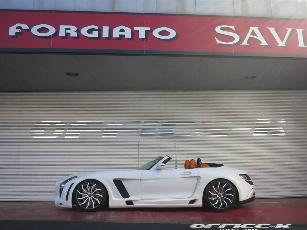 Mercedes SLS AMG Roadster door Office-K en FAB Design is blubberdik