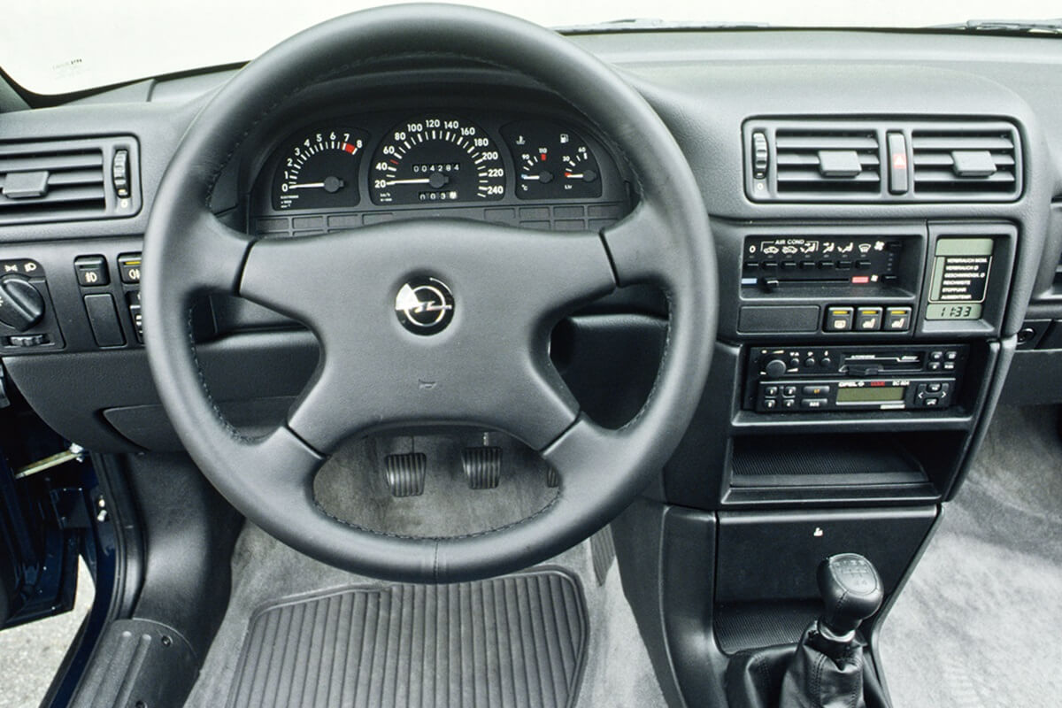 Opel Calibra 2.0i 16V 150 ch BVM traction intégrale (1989-1995)