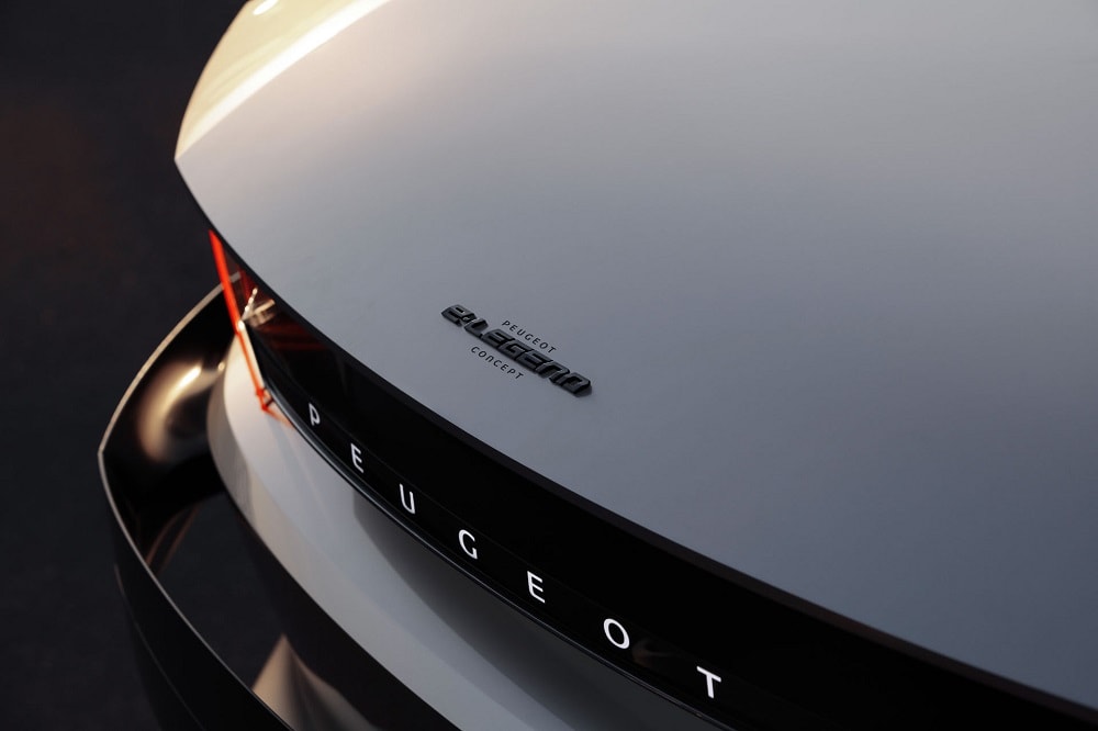 Peugeot e-Legend Concept is ode aan 504 Coupé
