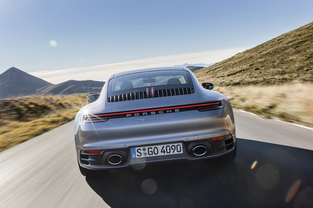 Porsche haalt doek van nieuwe 911