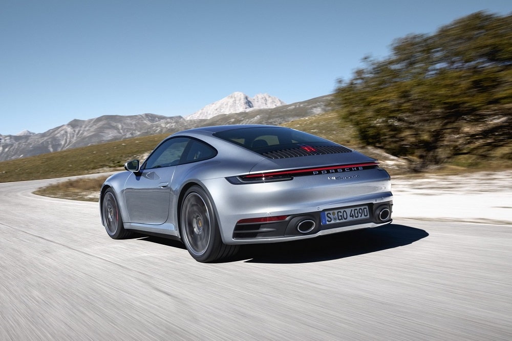 Porsche haalt doek van nieuwe 911