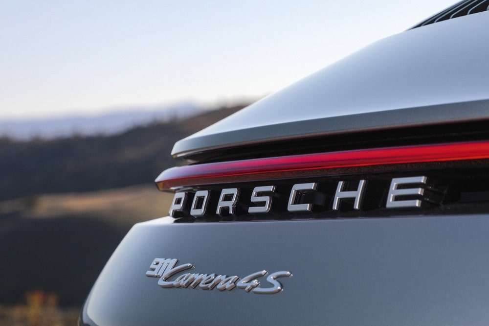 Porsche haalt doek van nieuwe 911