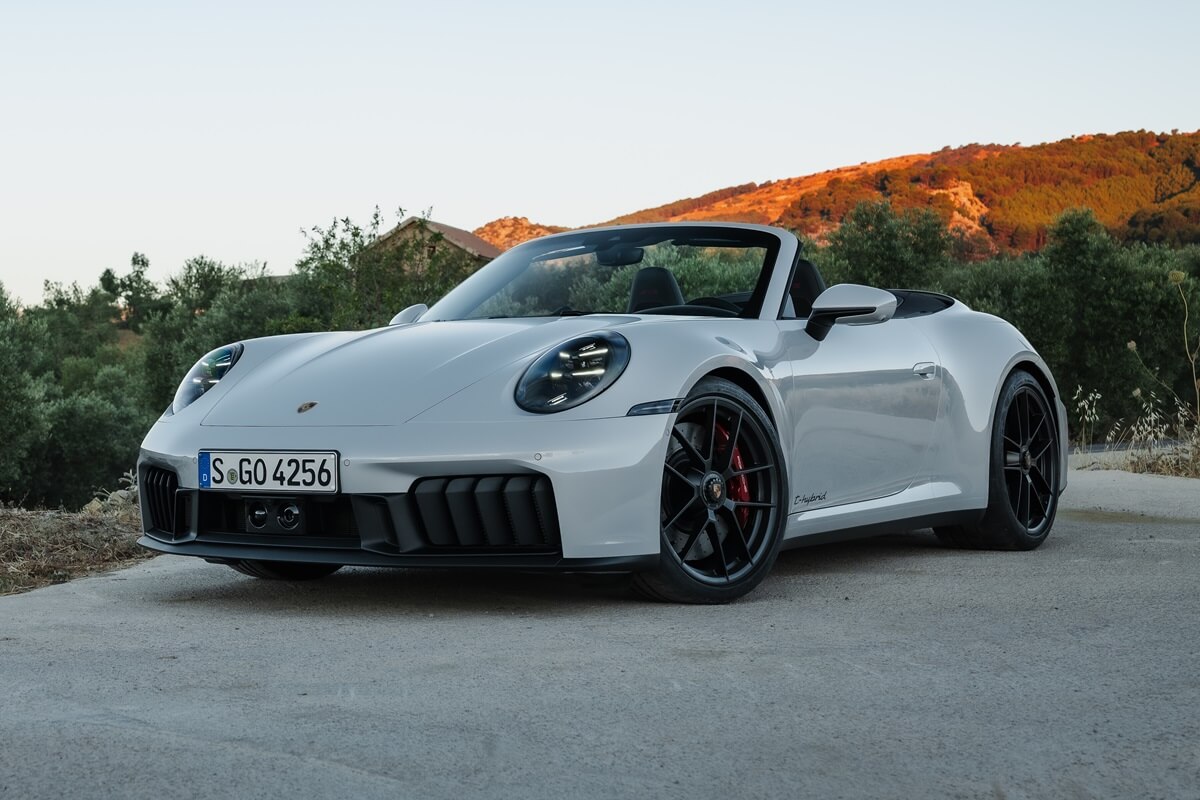 Porsche 911 Cabriolet Carrera 4 GTS 541 ch  traction intégrale 2024