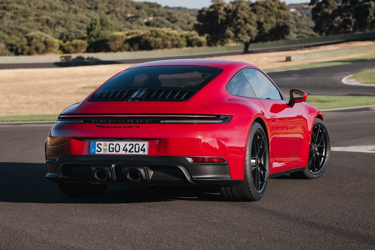 Porsche 911 Carrera 4 GTS 541 ch  traction intégrale 2024