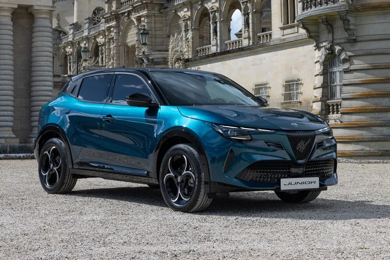 Test Alfa Romeo Junior Ibrida (2025)