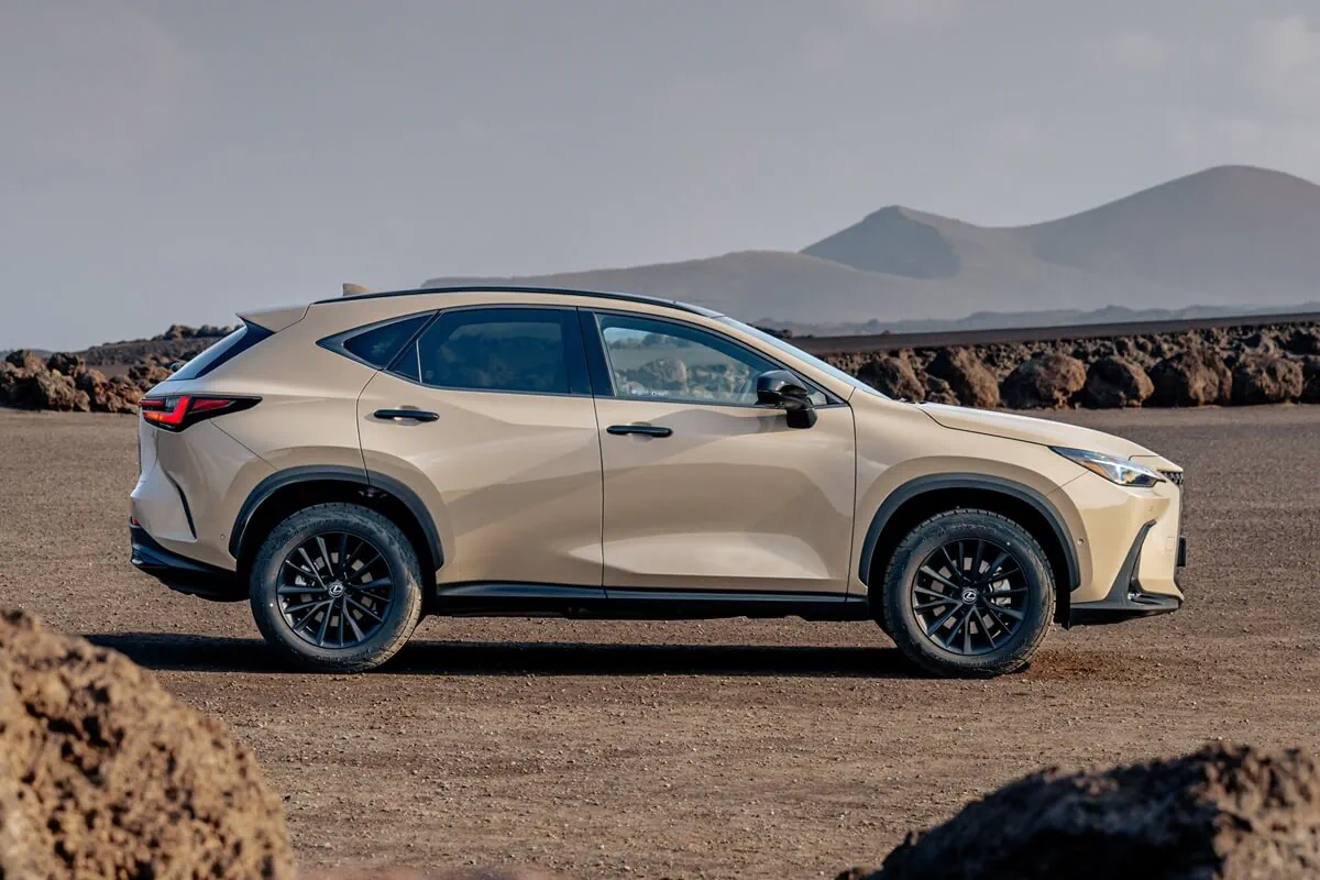 Lexus NX (2025)