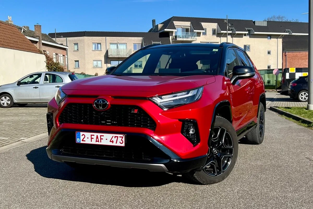 Toyota RAV4 (2025)