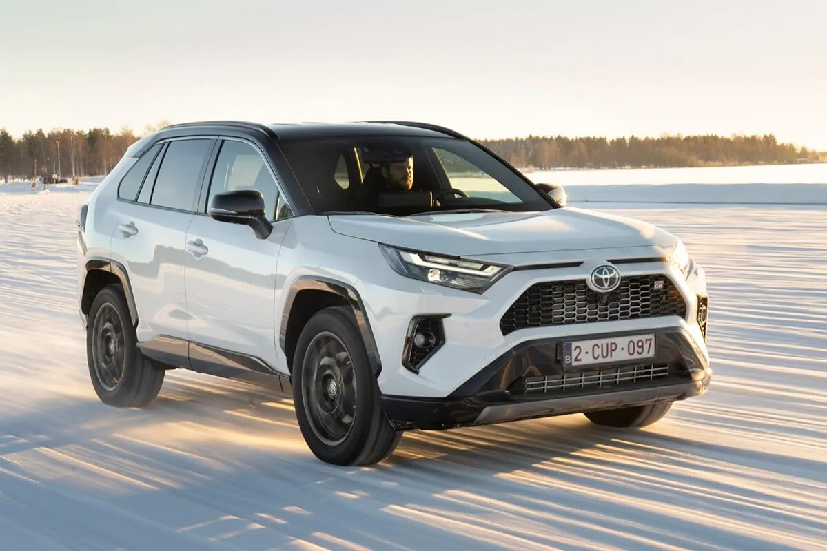 Toyota RAV4 (2025)